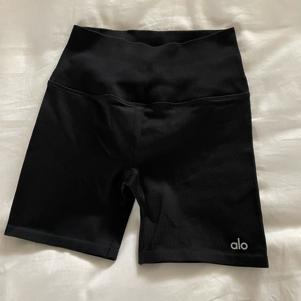 Alo Yoga Ribbed shorts